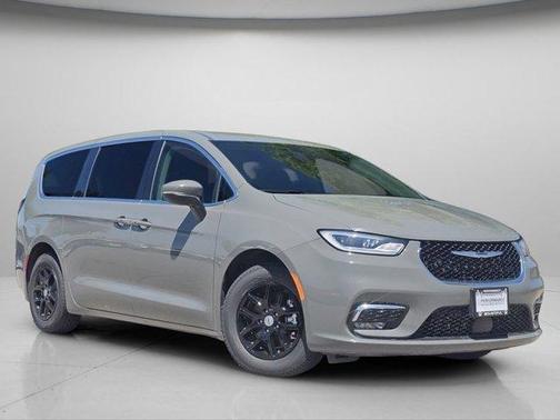 Ceramic Gray Clearcoat 2023 Chrysler Pacifica Touring-L