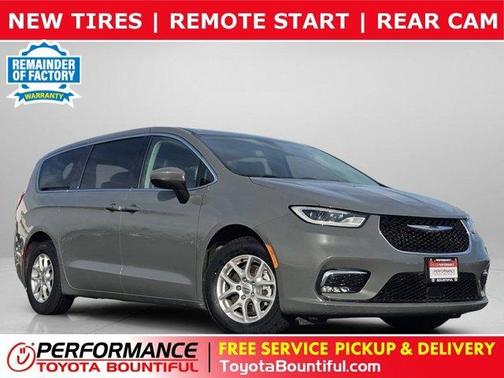 Ceramic Gray Clearcoat 2023 Chrysler Pacifica Touring-L