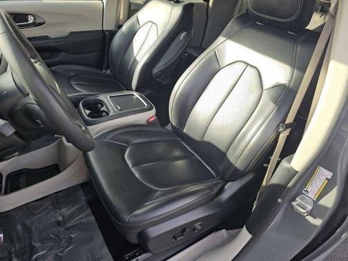 Ceramic Gray Clearcoat 2023 Chrysler Pacifica Touring-L