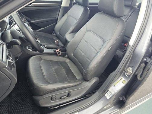 Platinum Gray Metallic 2017 Volkswagen Passat 1.8T R-Line