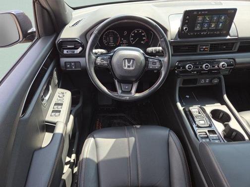 Crystal Black Pearl 2025 Honda Pilot TrailSport