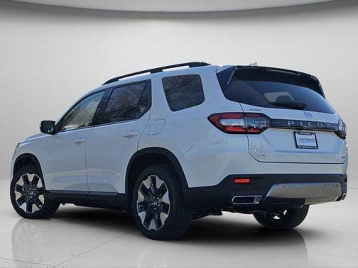 Platinum White Pearl 2026 Honda Pilot Elite