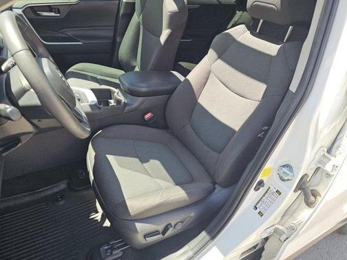 Ice 2023 Toyota RAV4 XLE