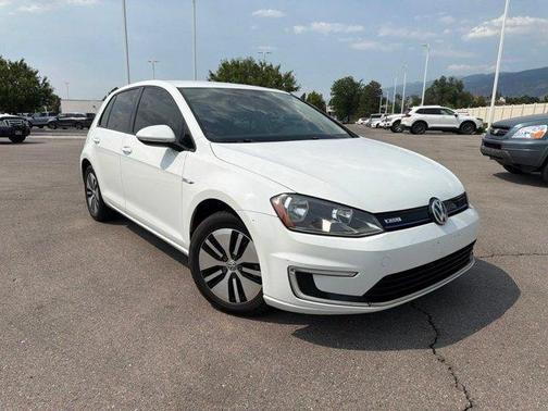 Pure White 2016 Volkswagen e-Golf SE