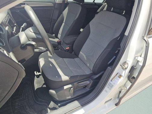Pure White 2016 Volkswagen e-Golf SE
