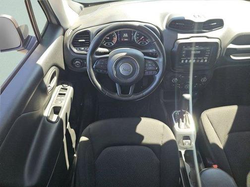Glacier Metallic 2018 Jeep Renegade Altitude