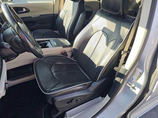 Silver Mist Clearcoat 2023 Chrysler Pacifica Limited