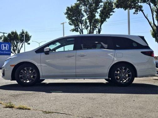Platinum White Pearl 2026 Honda Odyssey Touring