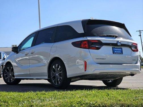 Platinum White Pearl 2026 Honda Odyssey Touring