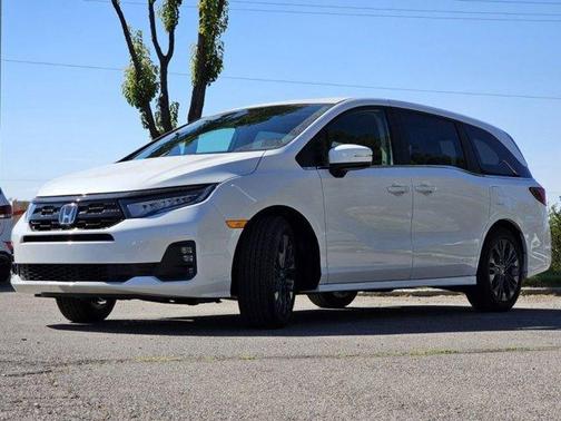 Platinum White Pearl 2026 Honda Odyssey Touring