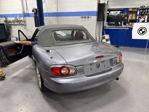 2002 Mazda MX-5 Miata 