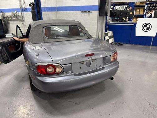 2002 Mazda MX-5 Miata 