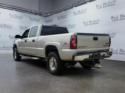 2004 Chevrolet Silverado 2500 LS H/D Crew Cab
