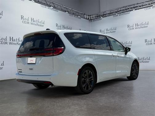 2026 Chrysler Pacifica L
