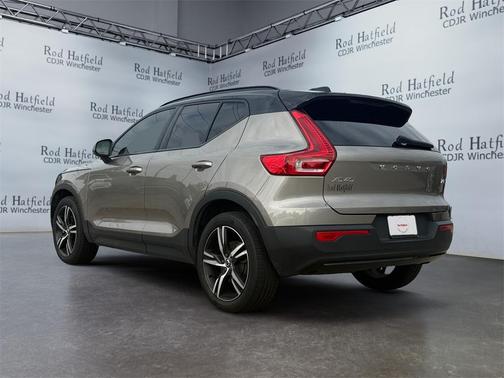 2022 Volvo XC40 T5 R-Design