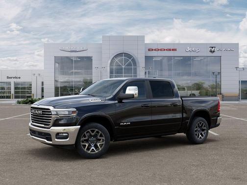 Diamond Black Crystal Pearlcoat 2026 RAM 1500 Laramie