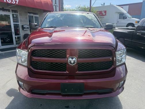 Brilliant Black Crystal Pearlcoat 2017 RAM 1500 Express