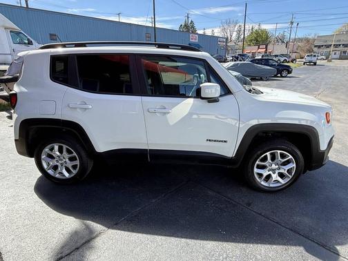 Alpine White 2016 Jeep Renegade Latitude
