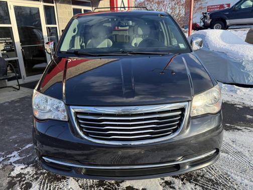 2014 Chrysler Town & Country Touring-L