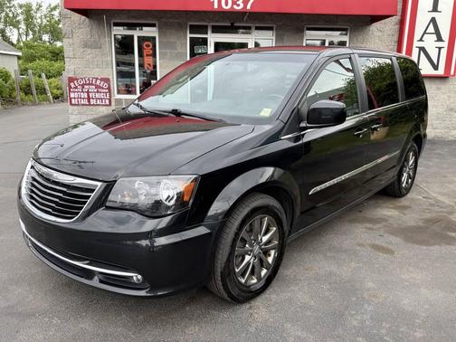 Charcoal 2015 Chrysler Town & Country S