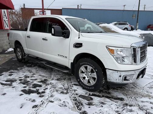 2017 Nissan Titan SV