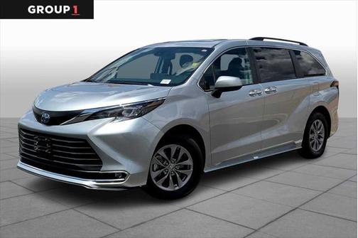 2024 Toyota Sienna XLE 8 Passenger