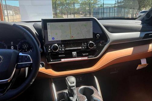 2025 Toyota Highlander Platinum