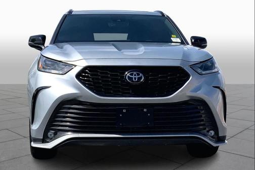 Celestial Silver Metallic 2025 Toyota Highlander XLE