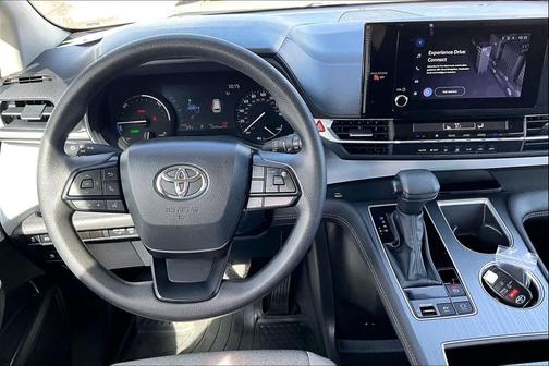 2025 Toyota Sienna LE