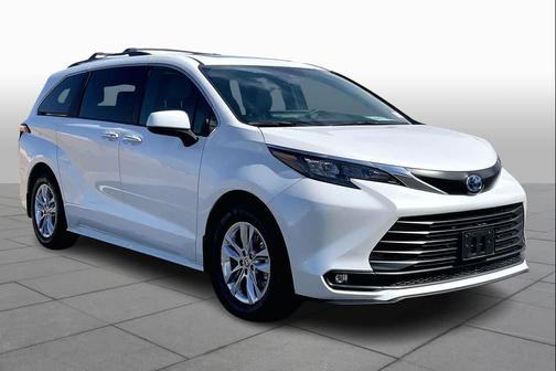 2025 Toyota Sienna XLE