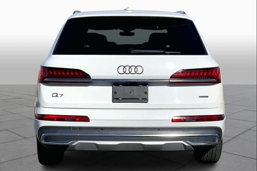 2023 Audi Q7 45 Premium Plus