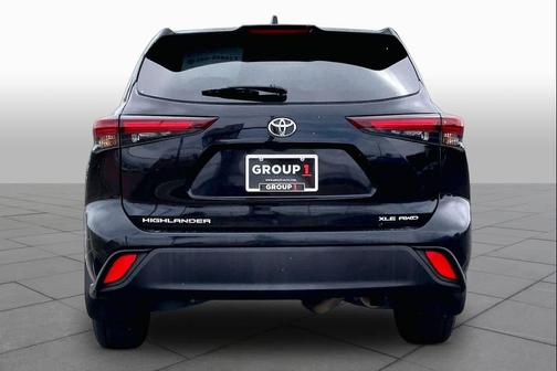Midnight Black Metallic 2024 Toyota Highlander XLE