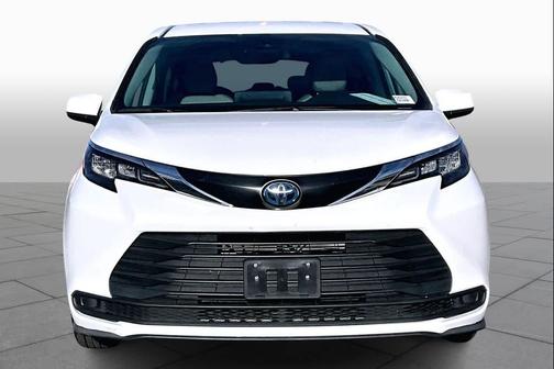 2024 Toyota Sienna LE