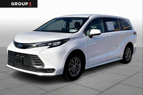 2024 Toyota Sienna LE