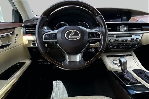 Eminent White Pearl 2017 Lexus ES 350 Base