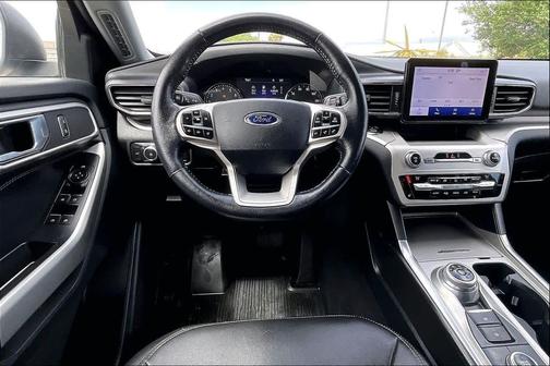 Oxford White 2021 Ford Explorer XLT
