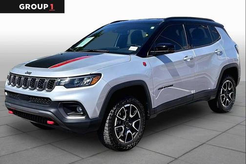 Silver Zynith Metallic Clearcoat 2025 Jeep Compass Trailhawk
