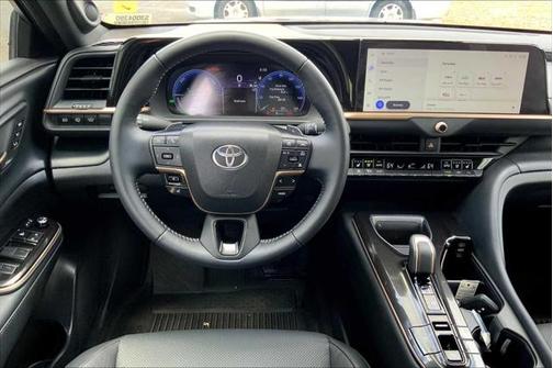 2025 Toyota Crown Signia Limited