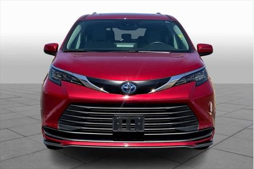 2024 Toyota Sienna LE