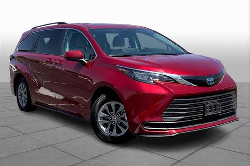 2024 Toyota Sienna LE