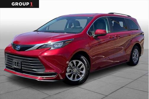 2024 Toyota Sienna LE