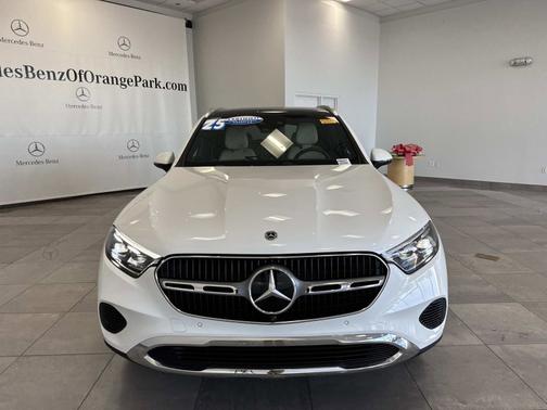 2025 Mercedes-Benz GLC 300 