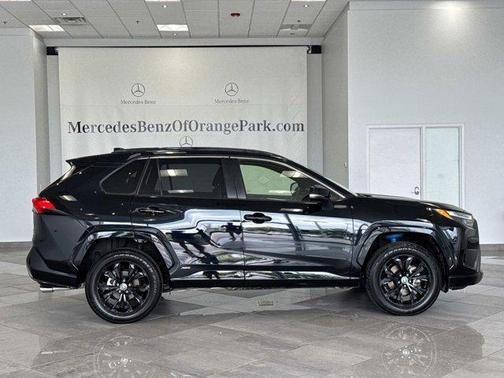 2023 Toyota RAV4 Hybrid SE