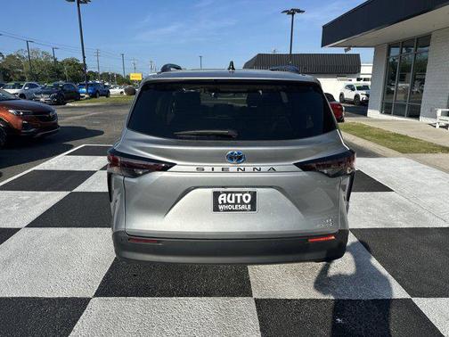 2024 Toyota Sienna XLE 8 Passenger