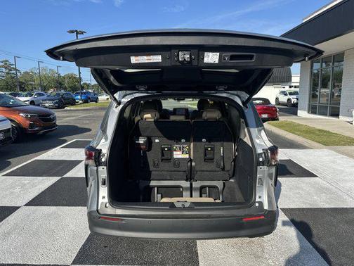 2024 Toyota Sienna XLE 8 Passenger