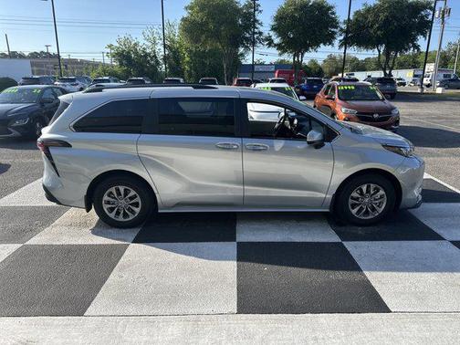 2024 Toyota Sienna XLE 8 Passenger