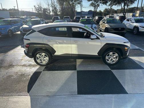 2025 Hyundai KONA SE