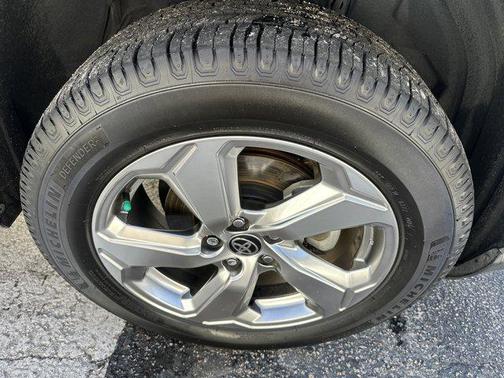 2021 Toyota RAV4 Hybrid XLE Premium