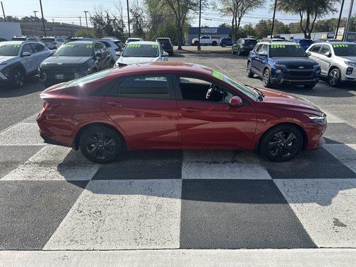 2022 Hyundai ELANTRA SEL