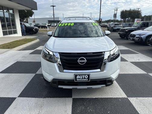 2025 Nissan Pathfinder Platinum 4WD